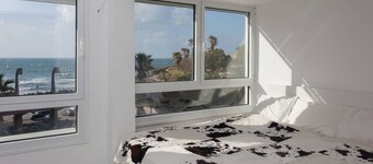 Red Gordon Beach Apartment