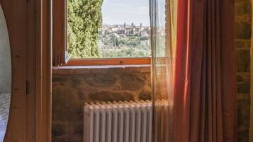 2 chambres, coffres-forts dans les chambres, fer et planche Ă repasser