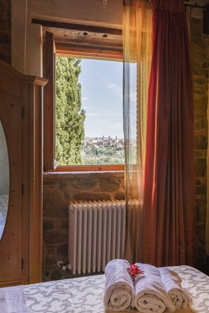 2 Schlafzimmer, Zimmersafe, Bügeleisen/Bügelbrett, WLAN