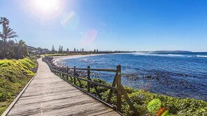 Beach nearby - Crows Nest in the heart of Lennox Head Village (Lennox Head)