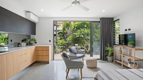 Crows Nest in the heart of Lennox Head Village