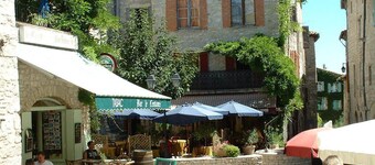 Charming gite and house 80 m², swimming pool (15x8), landscaped grounds near Uzès.