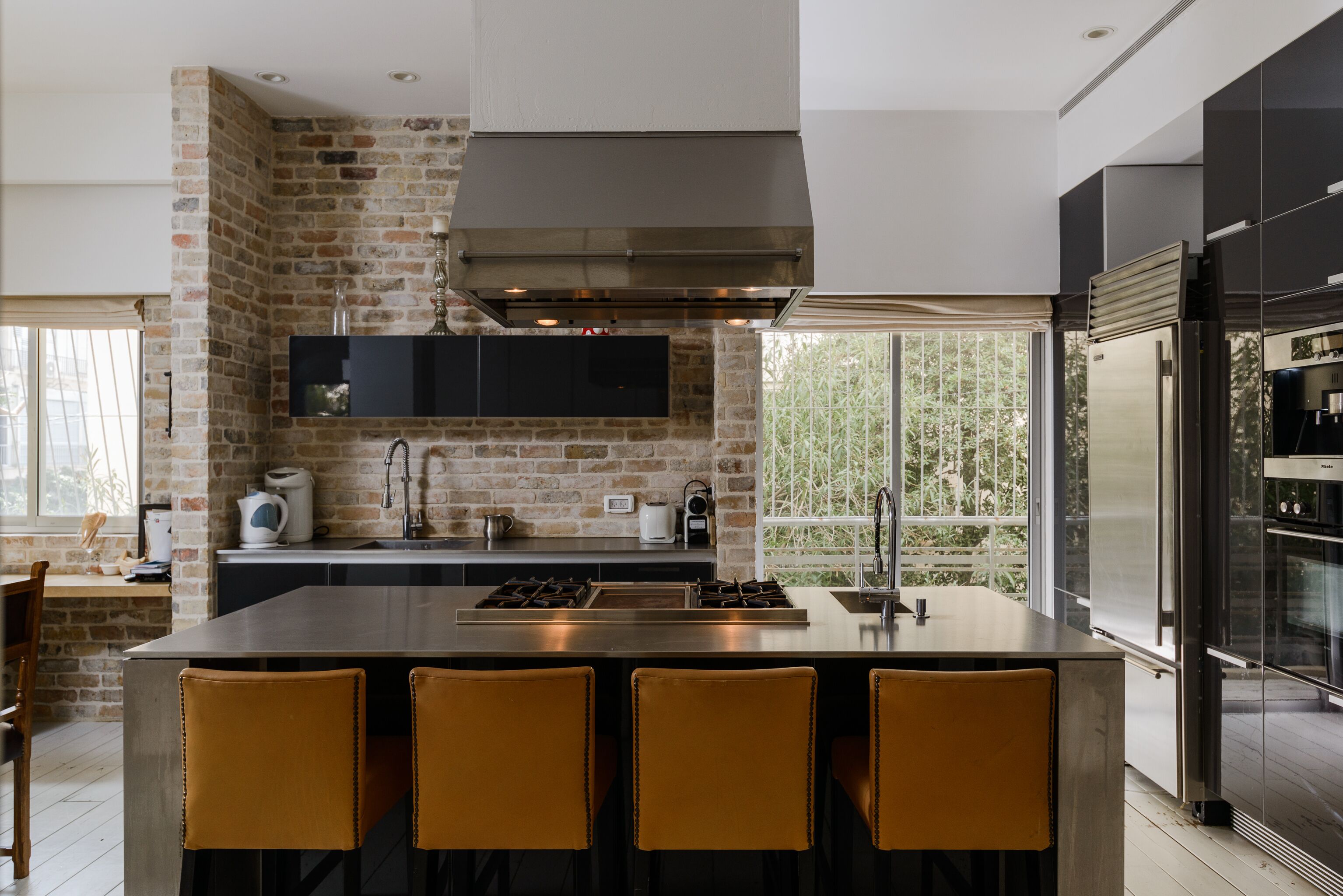 Micro-ondes, four, lave-vaisselle, cafetière/bouilloire