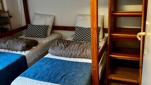 2 室のベッドルーム、WiFi (無料)