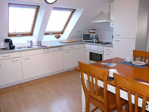 Frigorifero, microonde, forno, lavastoviglie