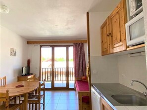 Interior - Renovated 4 ppl apartment with balcony, pets allowed (La Joue du Loup)