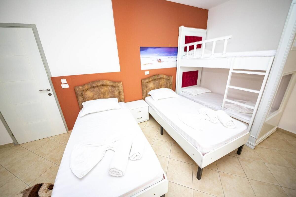 Chambre Quadruple, balcon | Chambres insonorisées, Wi-Fi gratuit, draps fournis