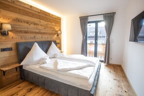 3 chambres, coffres-forts dans les chambres, fer et planche à repasser