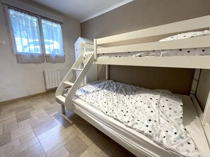 2 bedrooms - Banyuls-sur-Mer: Apartment for 4, A/C, Central Balcony (Banyuls-sur-Mer)