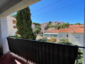Property grounds - Banyuls-sur-Mer: Apartment for 4, A/C, Central Balcony (Banyuls-sur-Mer)