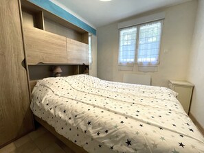 2 bedrooms - Banyuls-sur-Mer: Apartment for 4, A/C, Central Balcony (Banyuls-sur-Mer)