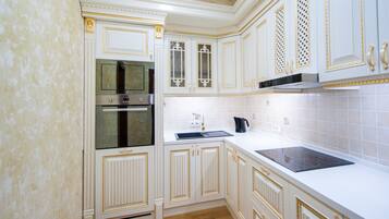 Apartment, 1 Bedroom | Private kitchen | Fridge, microwave, oven, stovetop