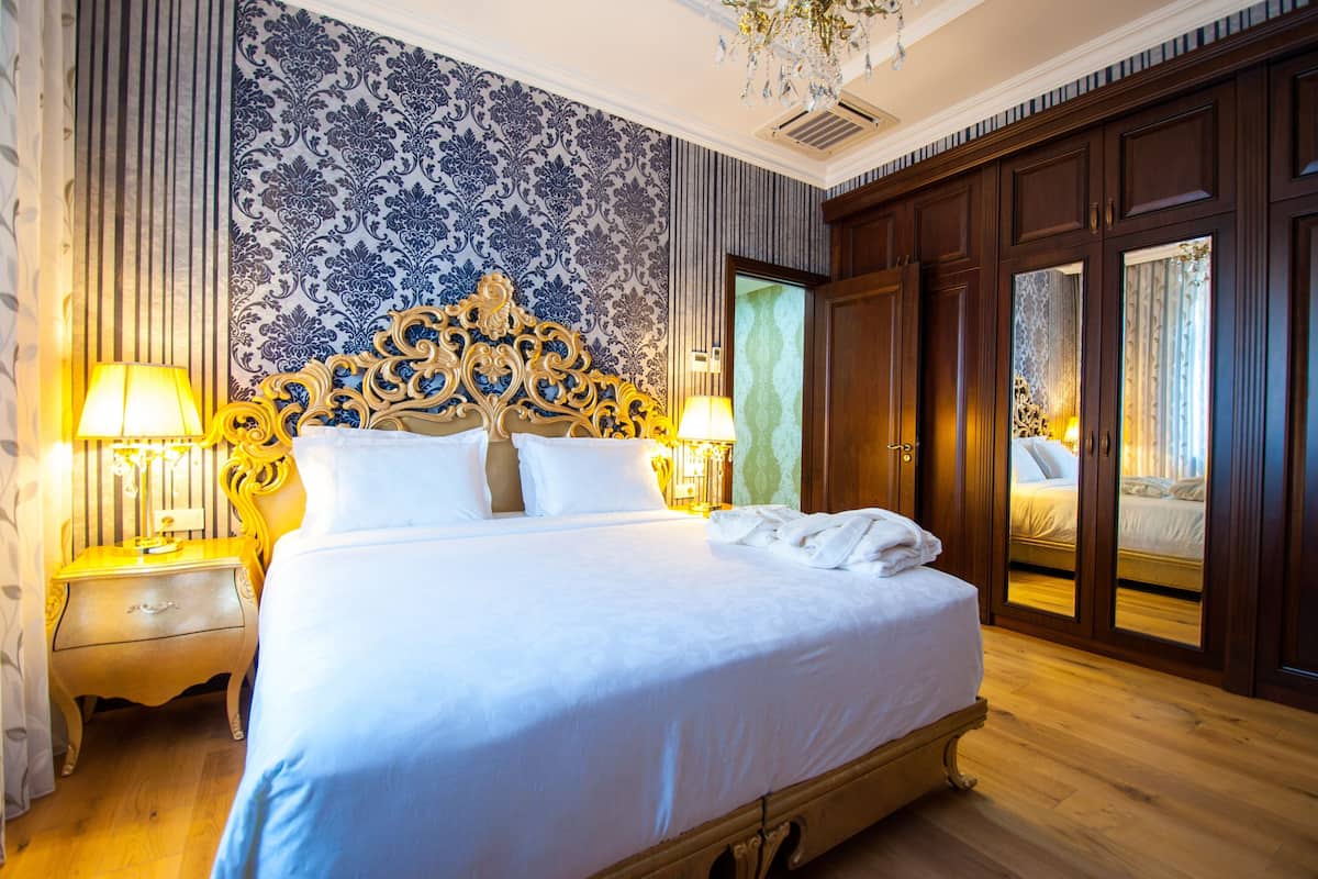 Apartment, 1 Bedroom | 1 bedroom, premium bedding, in-room safe, individually decorated