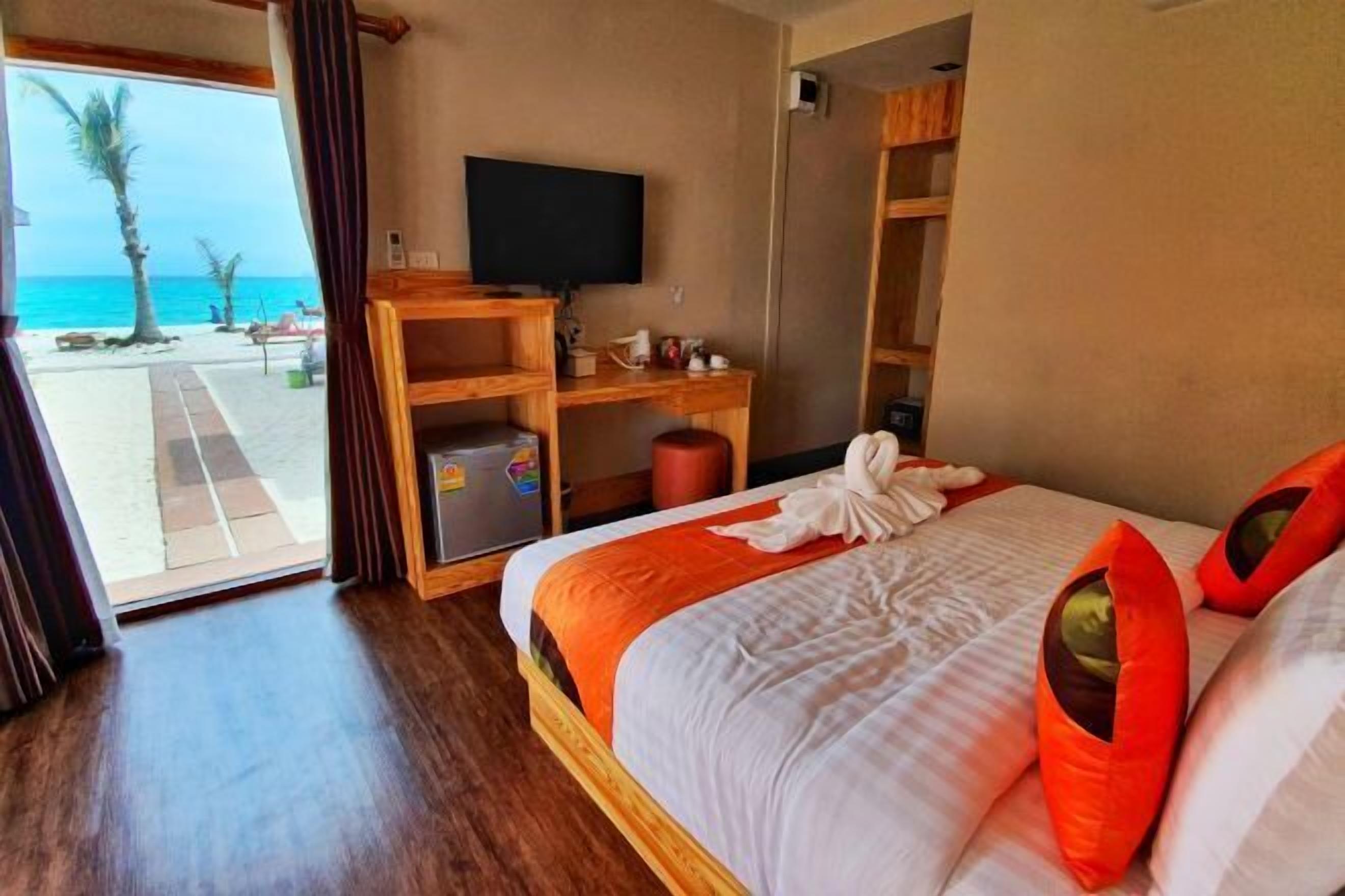 Frigobar, cofres nos quartos, Wi-Fi de cortesia, roupa de cama