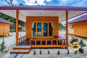 Minibar, caja de seguridad en la habitación, wifi gratis y ropa de cama 