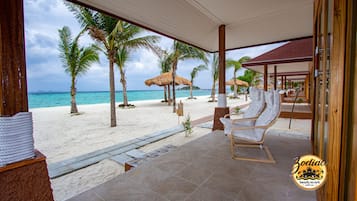 Deluxe Beachfront | Terrace/patio