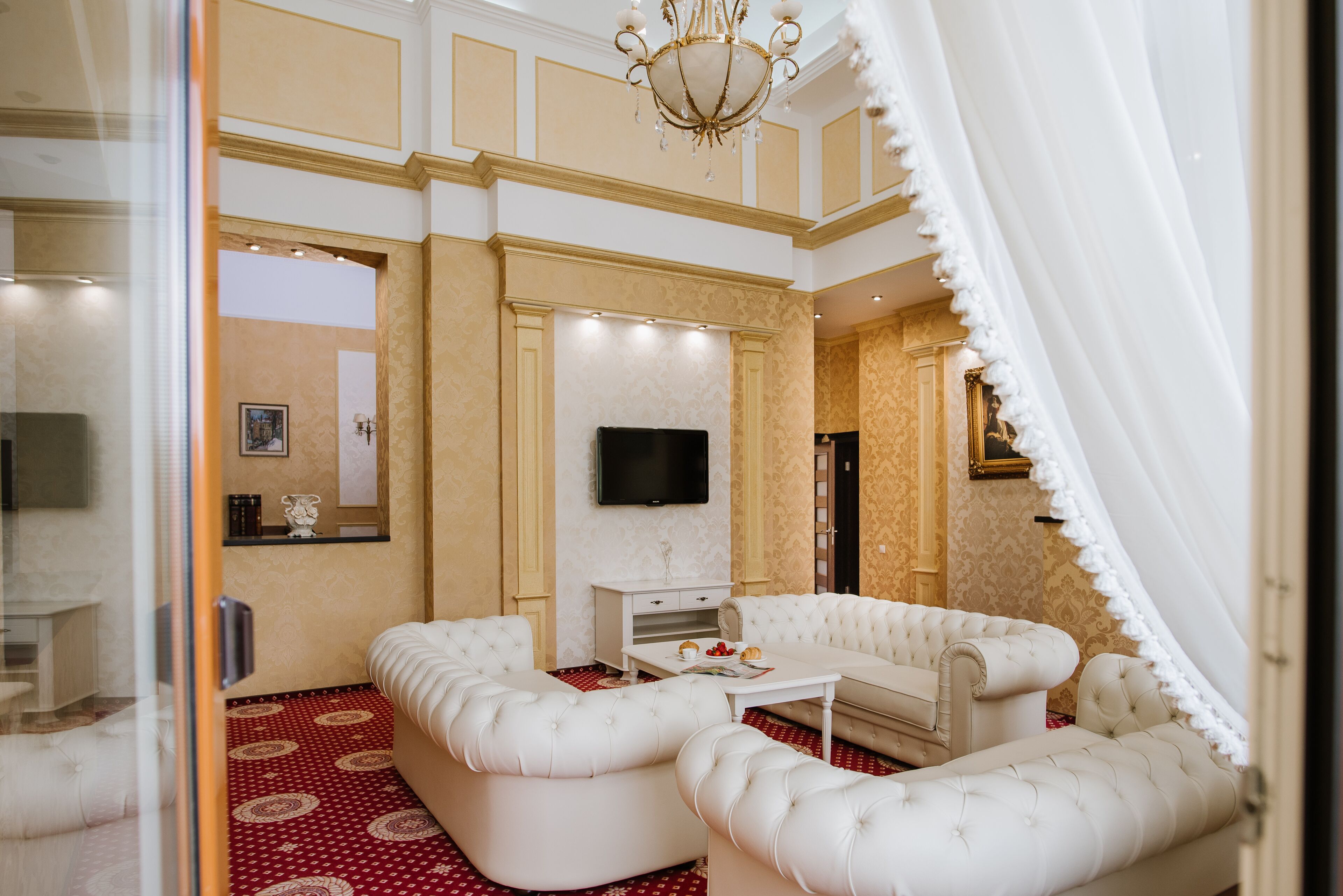 总统客房 | 防过敏的被褥、客房内保险箱、办公桌、笔记本电脑工作区