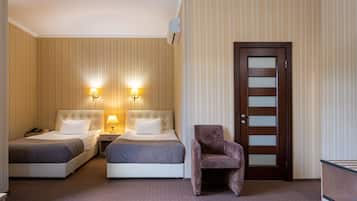 Premium-Zimmer | Allergikerbettwaren, Zimmersafe, Schreibtisch