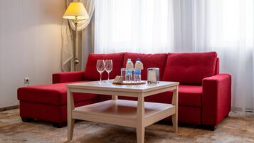 Luxury Room | Hypo-allergenic bedding, in-room safe, desk, laptop workspace