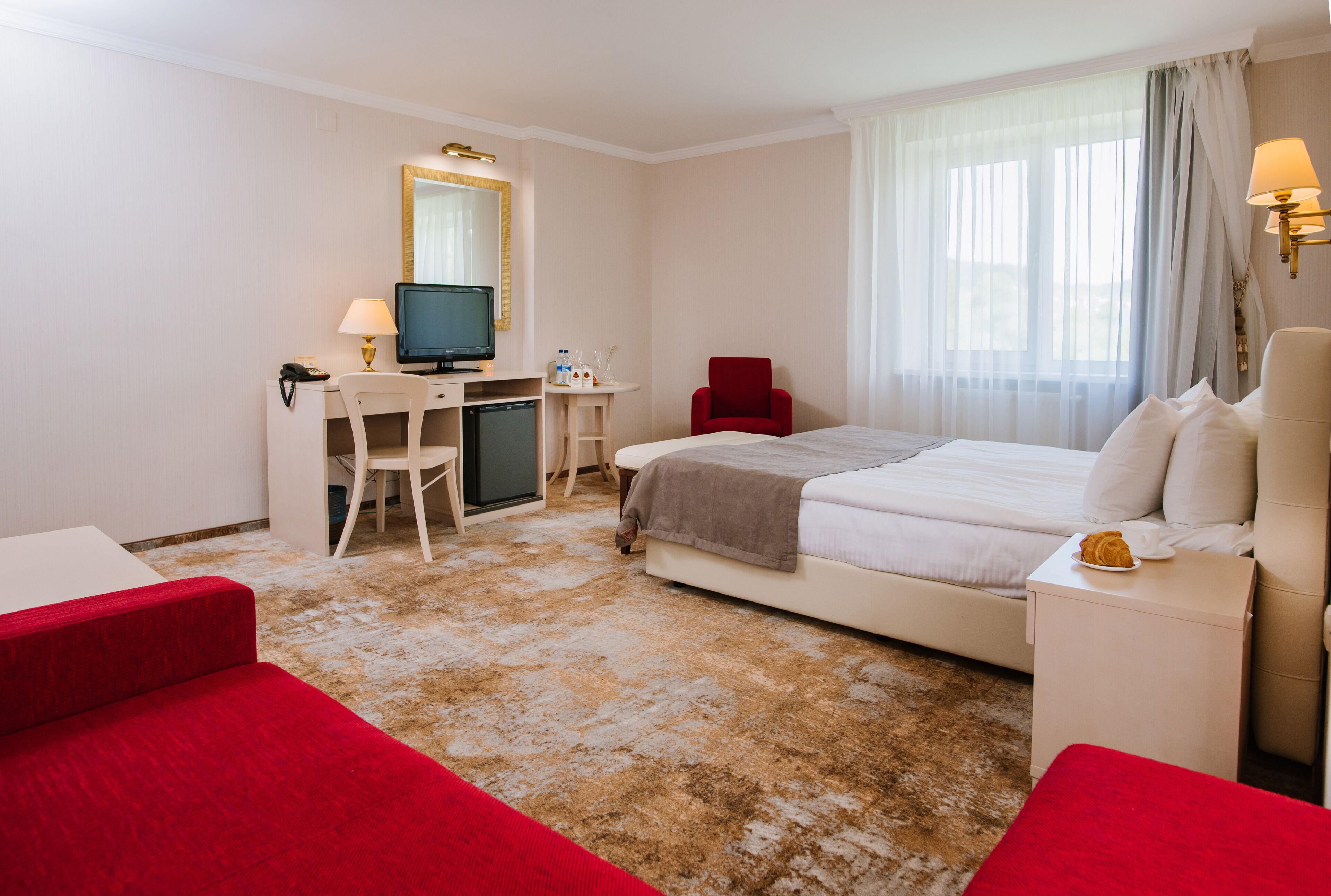 Hypo-allergenic bedding, in-room safe, desk, laptop workspace