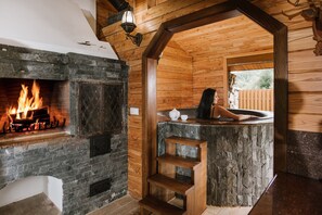 Exclusive Room | Hypo-allergenic bedding, in-room safe, desk, laptop workspace