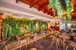 Bar (on property) - Hotel Majestic (Durrës)