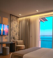 Minibar, soundproofing, free WiFi, bed sheets