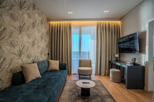 Minibar, soundproofing, free WiFi, bed sheets