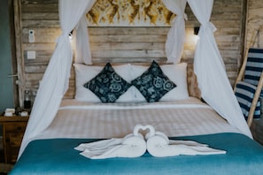 Quarto luxo, vista para o mar | Frigobar, quartos à prova de som, roupa de cama