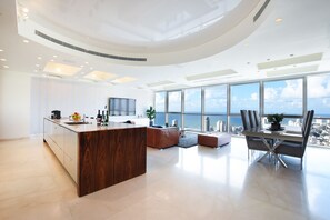 Luxury Apartment, City View, Tower | In-room dining