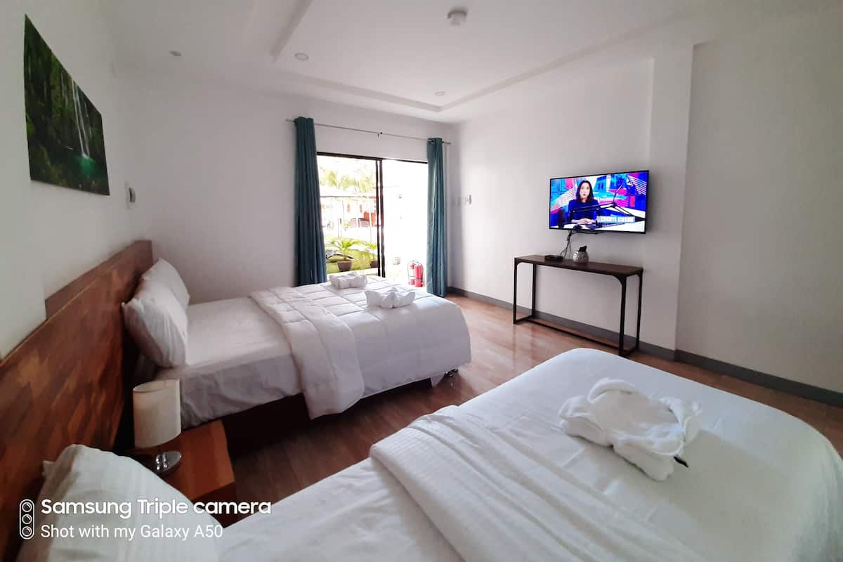 Deluxe Queen Room with Pool View