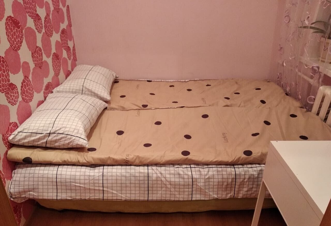 غرفة عادية فردية | خزنة داخل الغرفة وستائر تعتيم وتجهيزات عازلة للصوت ومكواة/لوح كي