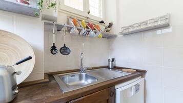 Fridge, stovetop, coffee/tea maker, toaster