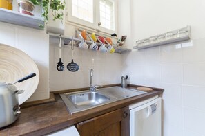Fridge, stovetop, coffee/tea maker, toaster -  Apartment for up to 4 persons perfect to visit the whole city center on foot. (Firenze)