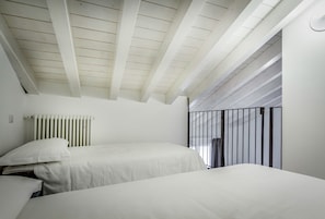 3 chambres, fer et planche à repasser, Wi-Fi gratuit, draps fournis