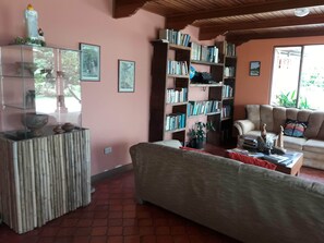 Economy Room | Living room - Casa Aquiares Lodge (Santa Rosa)