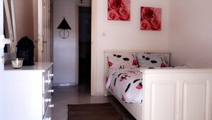 Apartment, 1 Bedroom | 1 bedroom, bed sheets