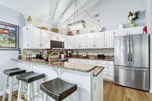Fridge, microwave, oven, stovetop - Stunning Beach House! Private  Pool (Hilton Head Island)