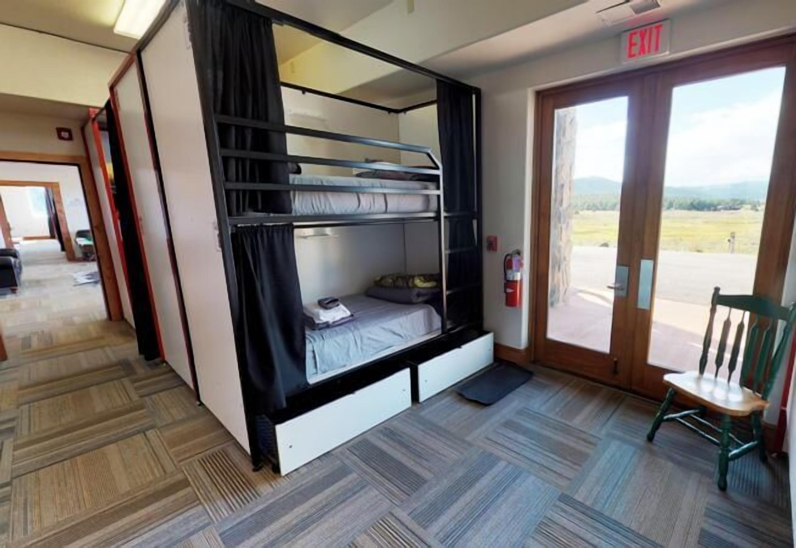 9 bedrooms, WiFi, bed sheets