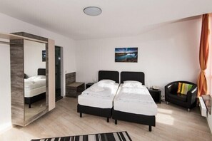 Verdunkelungsvorhänge, Bügeleisen/Bügelbrett, WLAN, Bettwäsche