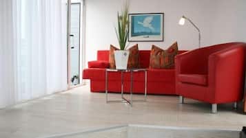 Apartamento, 1 habitación | Zona de estar | Televisión de pantalla plana de 32 pulgadas con canales por cable