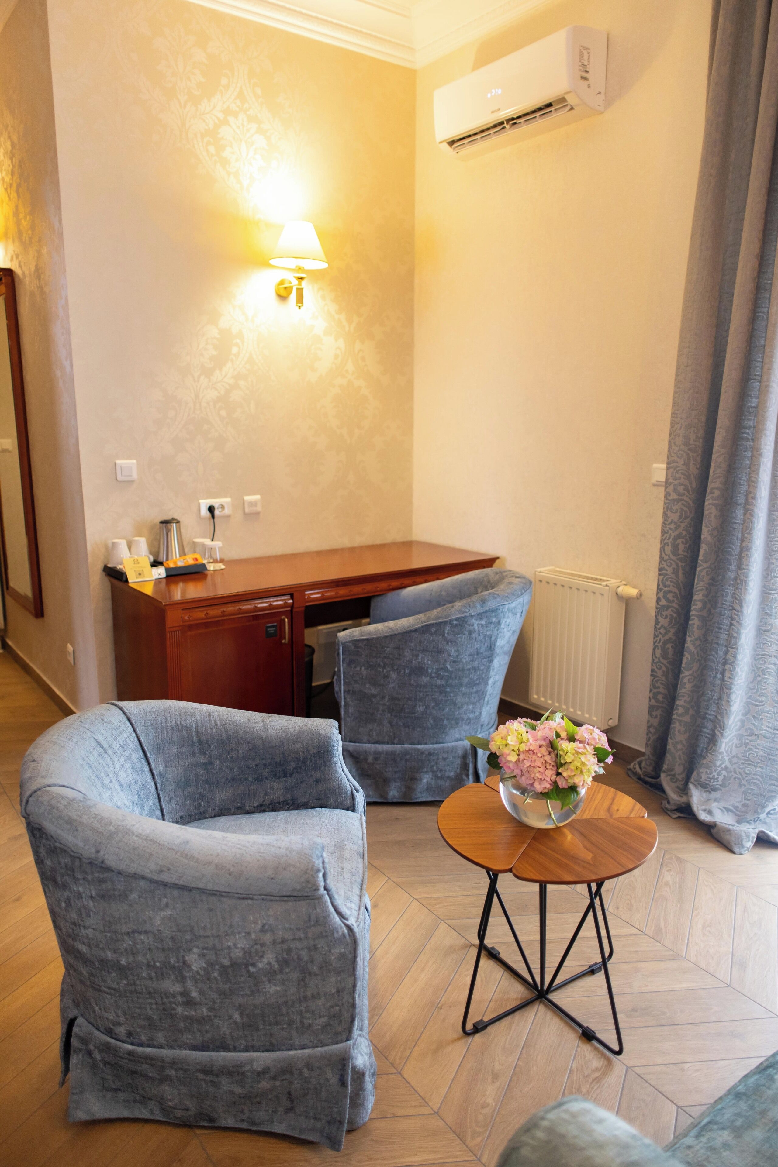 deluxe apartment | 1 bedroom, premium bedding, minibar, in-room safe