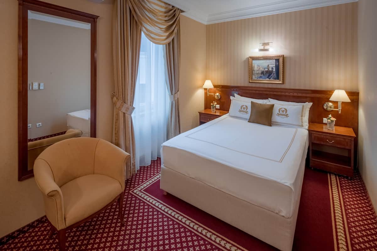 standard single room | 1 bedroom, premium bedding, minibar, in-room safe