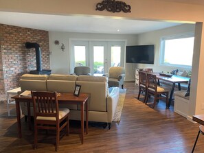 Interior - Cozy & Quaint 3 Bedroom Suite (Lake Country)