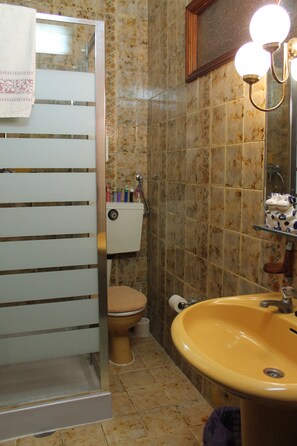 더블룸, 발코니 | 욕실 | 샤워 시설, 무료 세면용품, 헤어드라��이어, 비데