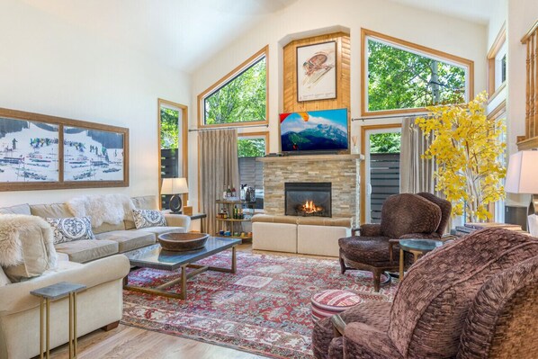 Smart-TV, peis, videospill og DVD-spiller