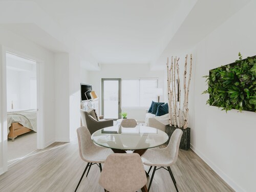 Spacious, New, Furnished Luxury Apartment Walking Distance to Merriweather Post