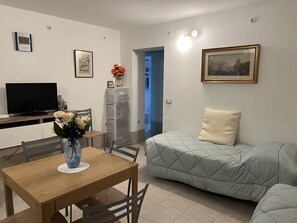 Interior - FAMILY APARTMENT WITH CANAL VIEW (Venezia)