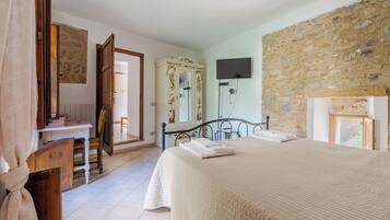 Schreibtisch, Bügeleisen/Bügelbrett, kostenloses WLAN, Bettwäsche