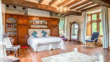 7 chambres, fer et planche Ă  repasser, Wi-Fi, draps fournis